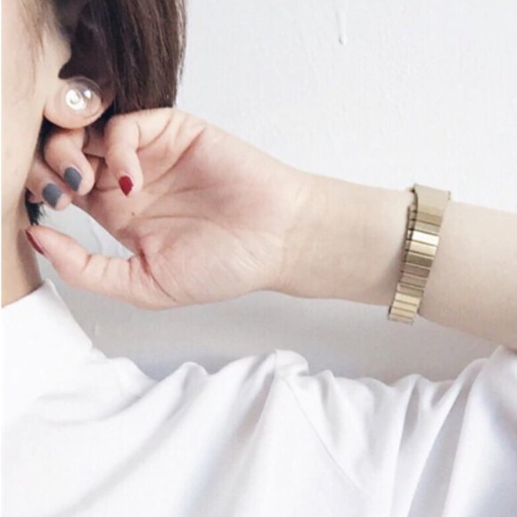 "Personal Bubble" Minimalist Transparent Earrings - Picture 5 of 8